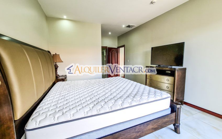 Apartamento amueblado de 3 habit. con terraza en San Rafael Escazú