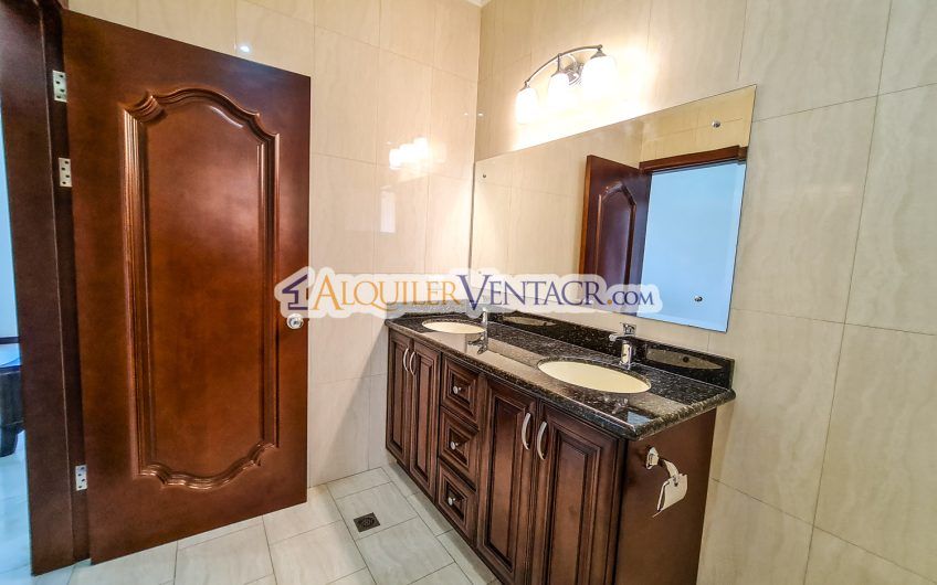 Apartamento amueblado de 3 habit. con terraza en San Rafael Escazú