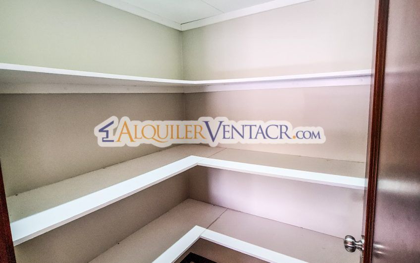 Apartamento amueblado de 3 habit. con terraza en San Rafael Escazú