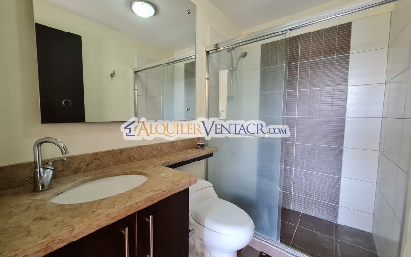 Apartamento amueblado con vista en Condado del Parque Sabana Norte