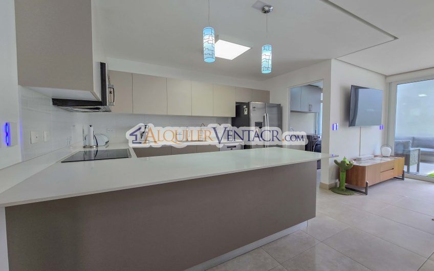 Lujosa casa con terraza en Condominio Guachipelín 3-10 Escazú