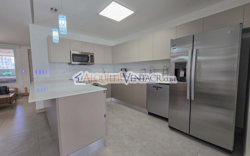 Lujosa casa con terraza en Condominio Guachipelín 3-10 Escazú