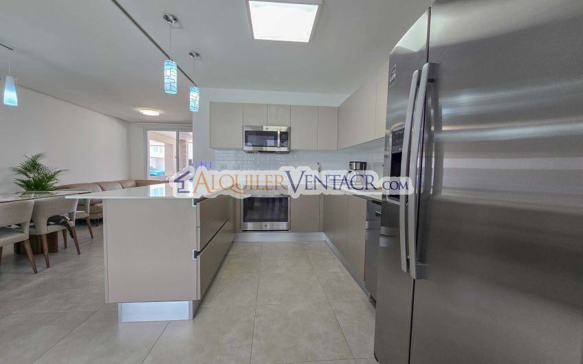 Lujosa casa con terraza en Condominio Guachipelín 3-10 Escazú