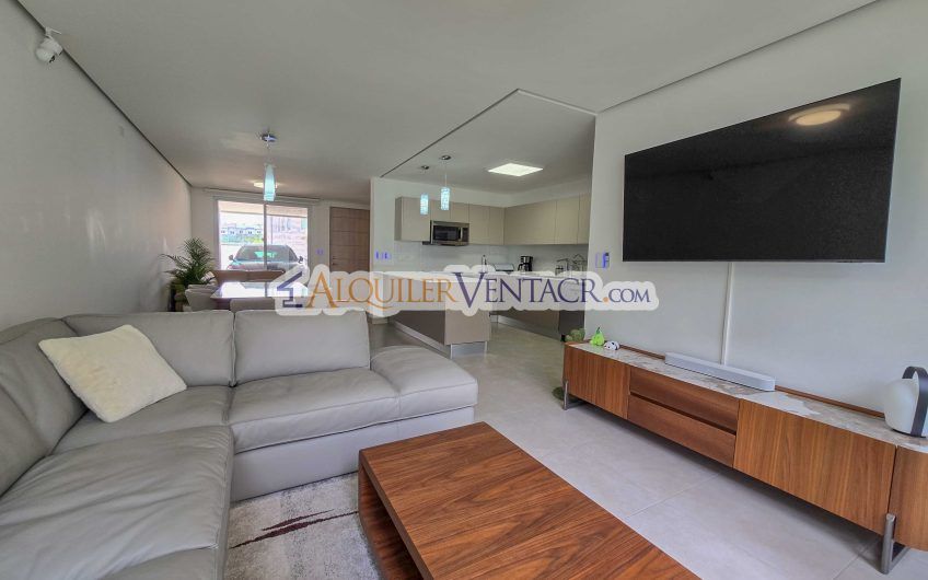 Lujosa casa con terraza en Condominio Guachipelín 3-10 Escazú