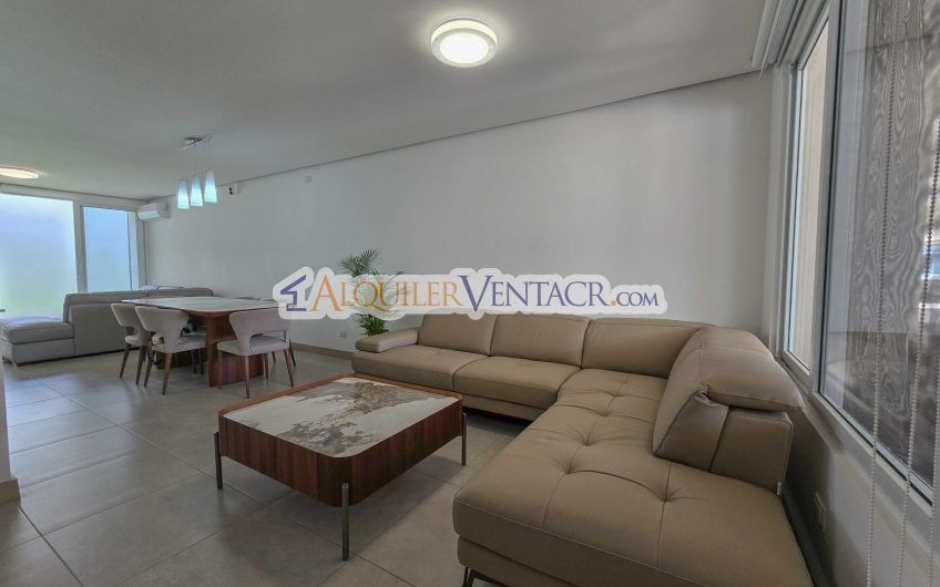 Lujosa casa con terraza en Condominio Guachipelín 3-10 Escazú