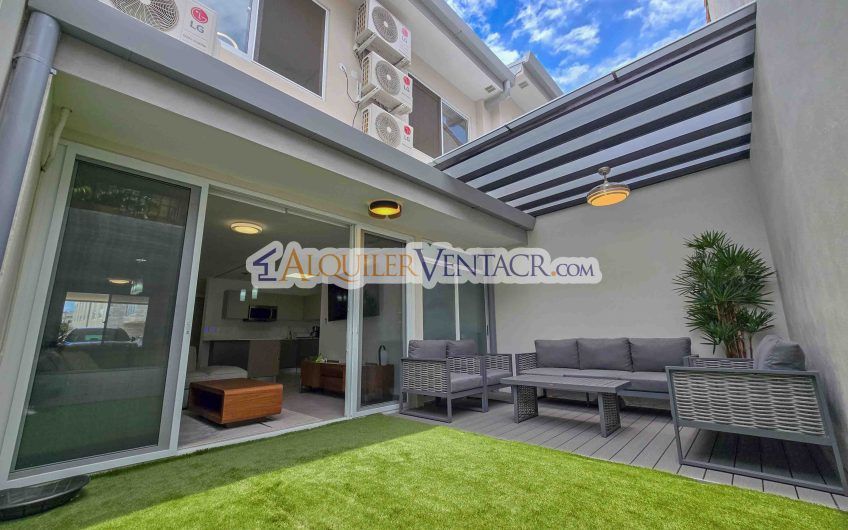 Lujosa casa con terraza en Condominio Guachipelín 3-10 Escazú
