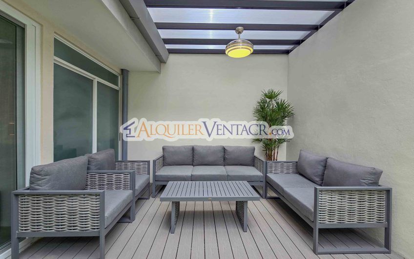Lujosa casa con terraza en Condominio Guachipelín 3-10 Escazú