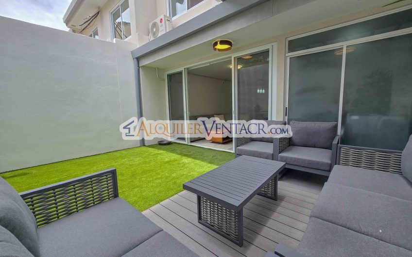 Lujosa casa con terraza en Condominio Guachipelín 3-10 Escazú