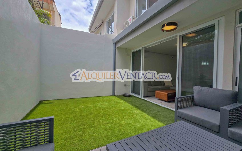 Lujosa casa con terraza en Condominio Guachipelín 3-10 Escazú