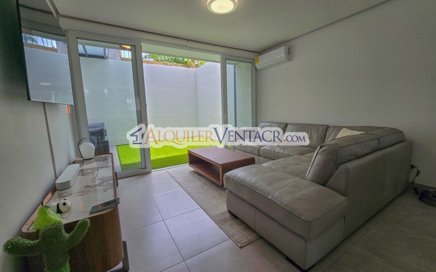 Lujosa casa con terraza en Condominio Guachipelín 3-10 Escazú