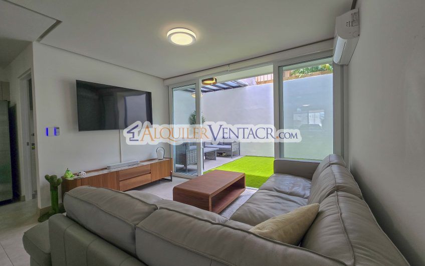 Lujosa casa con terraza en Condominio Guachipelín 3-10 Escazú