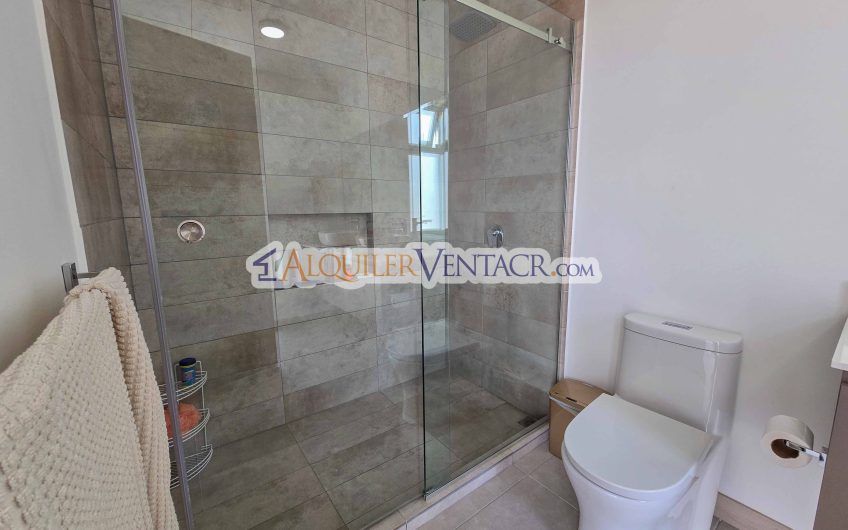 Lujosa casa con terraza en Condominio Guachipelín 3-10 Escazú