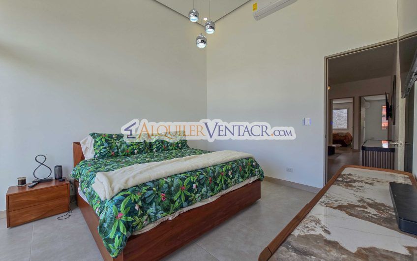 Lujosa casa con terraza en Condominio Guachipelín 3-10 Escazú