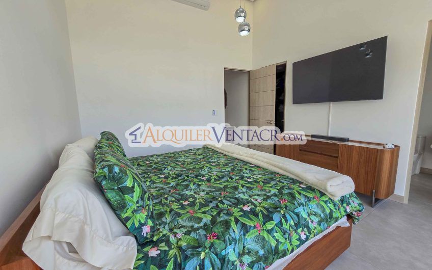 Lujosa casa con terraza en Condominio Guachipelín 3-10 Escazú