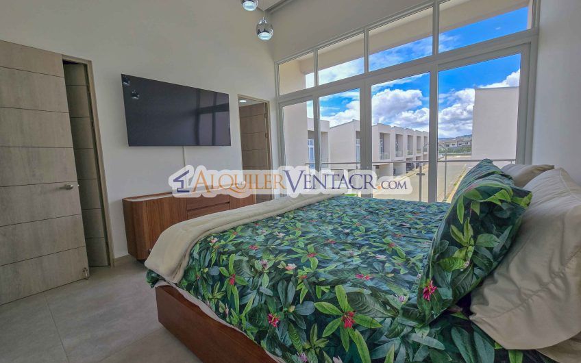 Lujosa casa con terraza en Condominio Guachipelín 3-10 Escazú