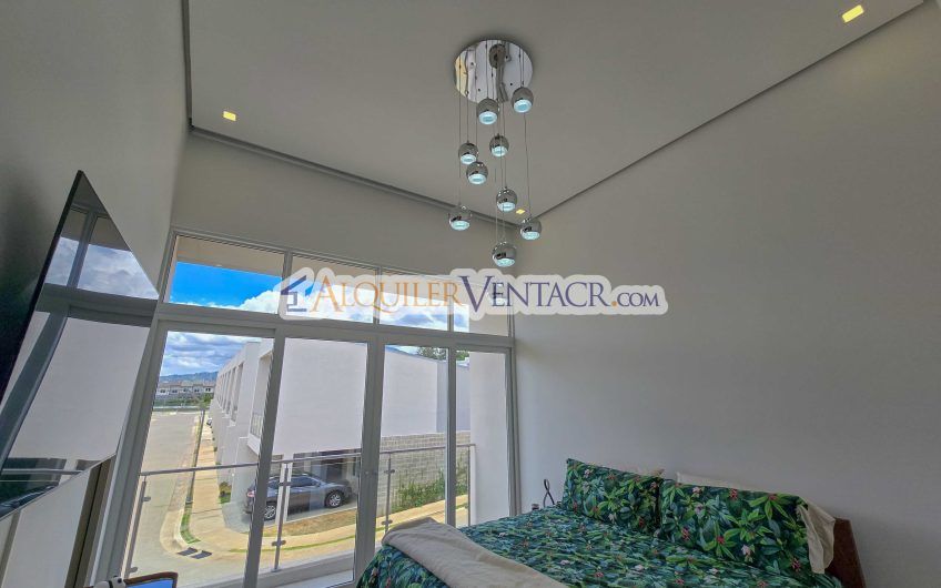 Lujosa casa con terraza en Condominio Guachipelín 3-10 Escazú