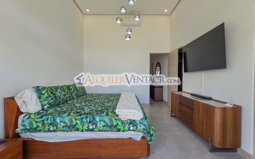 Lujosa casa con terraza en Condominio Guachipelín 3-10 Escazú