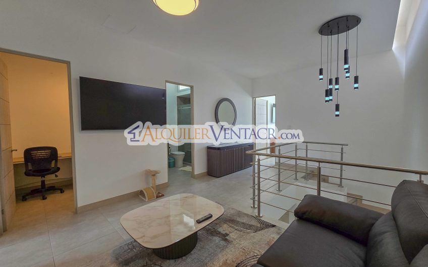 Lujosa casa con terraza en Condominio Guachipelín 3-10 Escazú