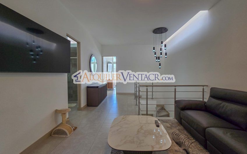 Lujosa casa con terraza en Condominio Guachipelín 3-10 Escazú