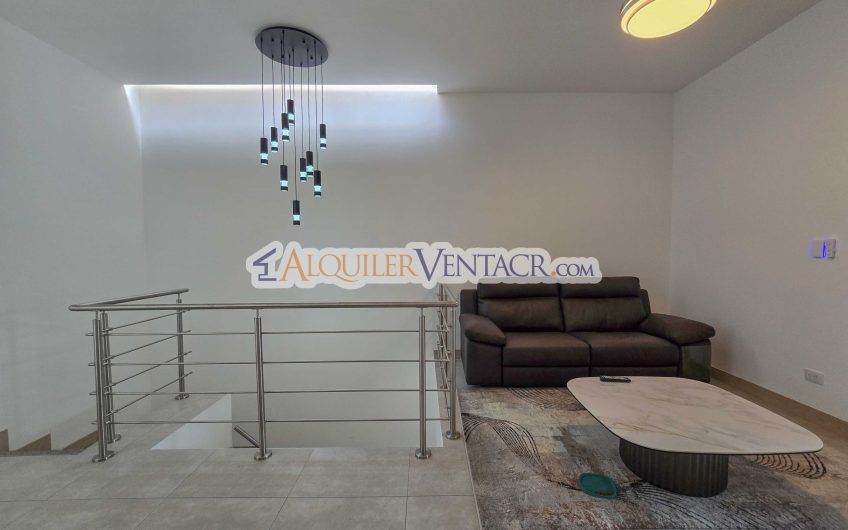 Lujosa casa con terraza en Condominio Guachipelín 3-10 Escazú