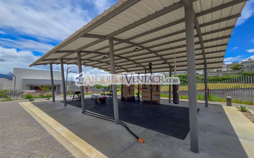 Lujosa casa con terraza en Condominio Guachipelín 3-10 Escazú