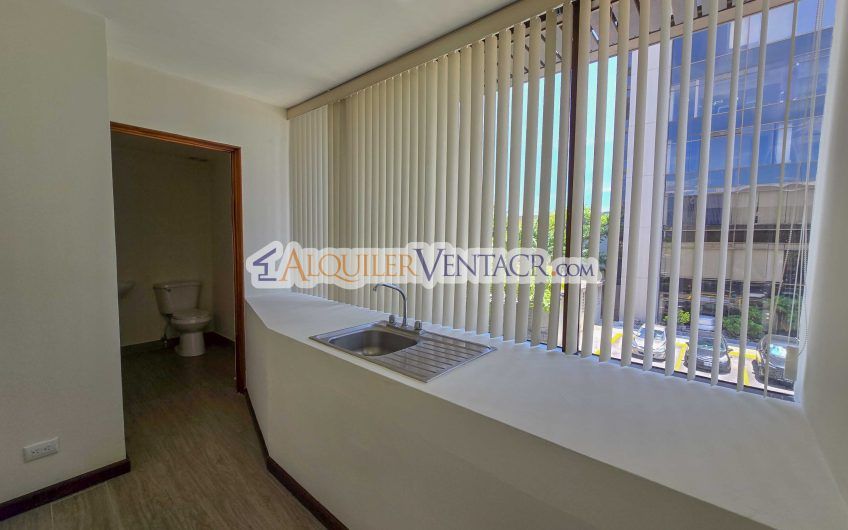 Oficina de 162 m2 en Torre Oficentro La Sabana