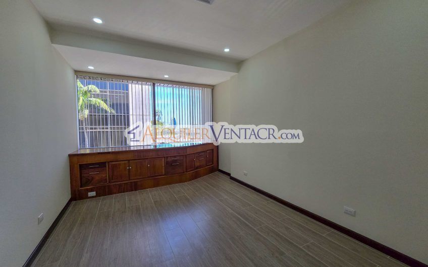 Oficina de 162 m2 en Torre Oficentro La Sabana