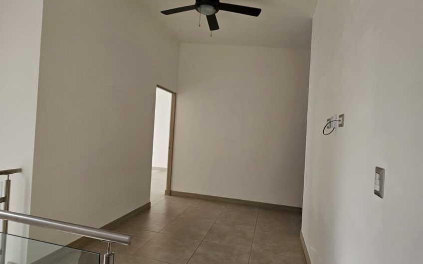Source Living Guachipelín Escazú! Condo de 3 habit. con línea blanca