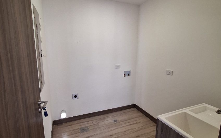 Para estrenar! Lujoso condo en San Antonio de Escazú