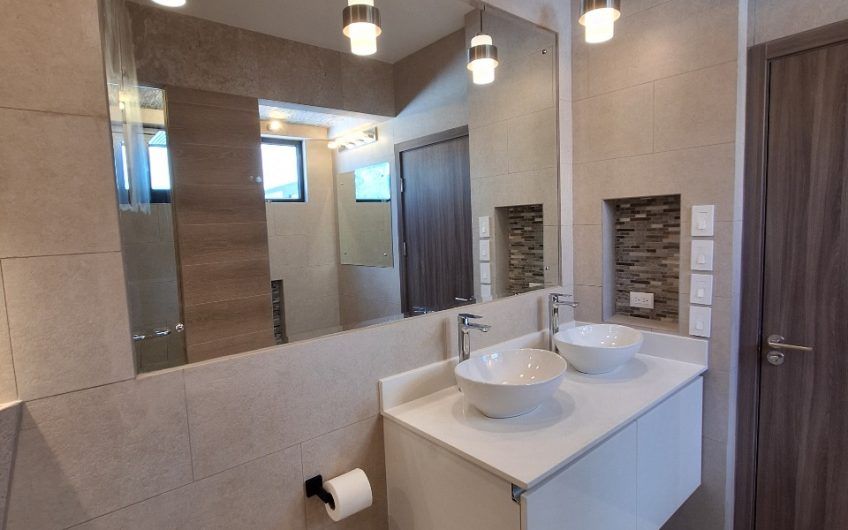 Para estrenar! Lujoso condo en San Antonio de Escazú