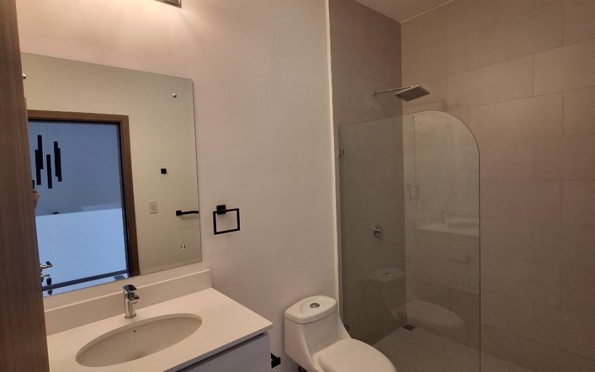 Para estrenar! Lujoso condo en San Antonio de Escazú