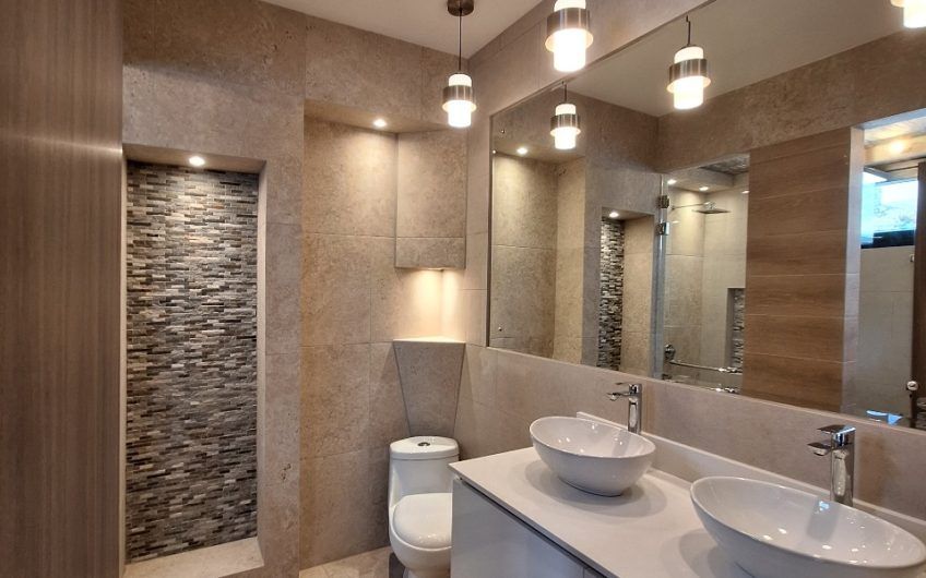Para estrenar! Lujoso condo en San Antonio de Escazú