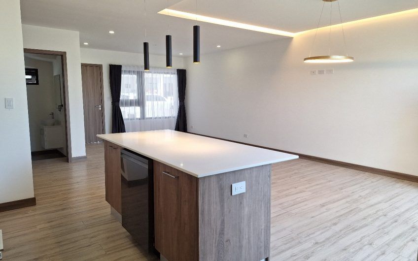 Para estrenar! Lujoso condo en San Antonio de Escazú