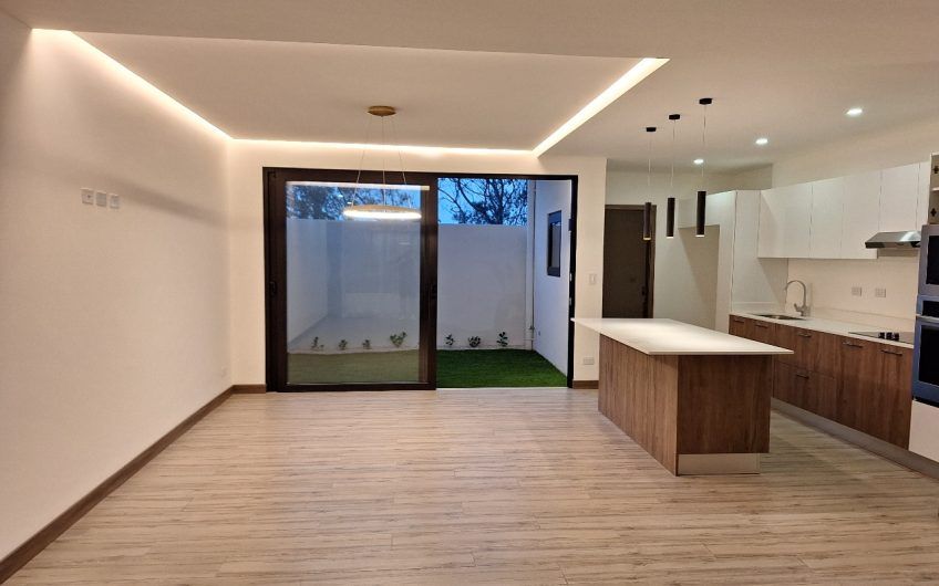 Para estrenar! Lujoso condo en San Antonio de Escazú