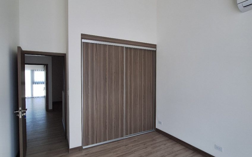 Para estrenar! Lujoso condo en San Antonio de Escazú