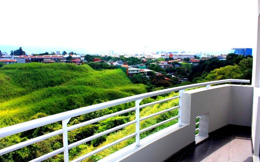 Apartamento amueblado con vista en Condado del Parque Sabana Norte