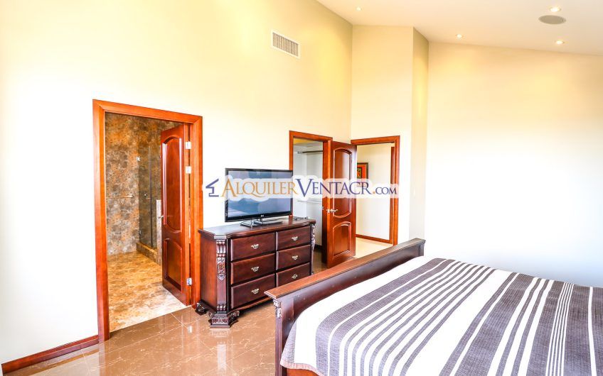 Apartamento amueblado con full vista en San Rafael Escazú