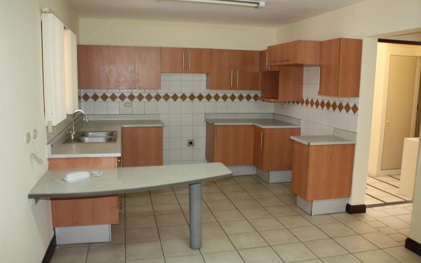Condo de 445 m2 de 4 habit. en Trejos Montealegre x Avenida Escazú
