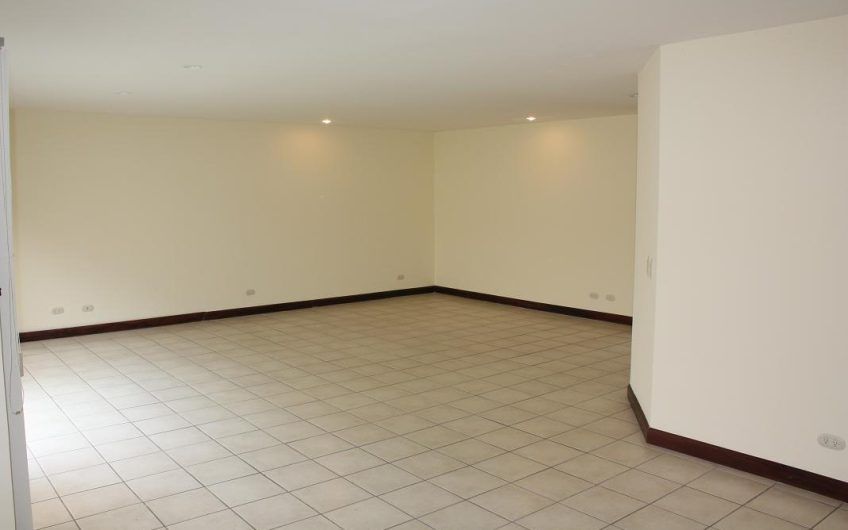Condo de 445 m2 de 4 habit. en Trejos Montealegre x Avenida Escazú