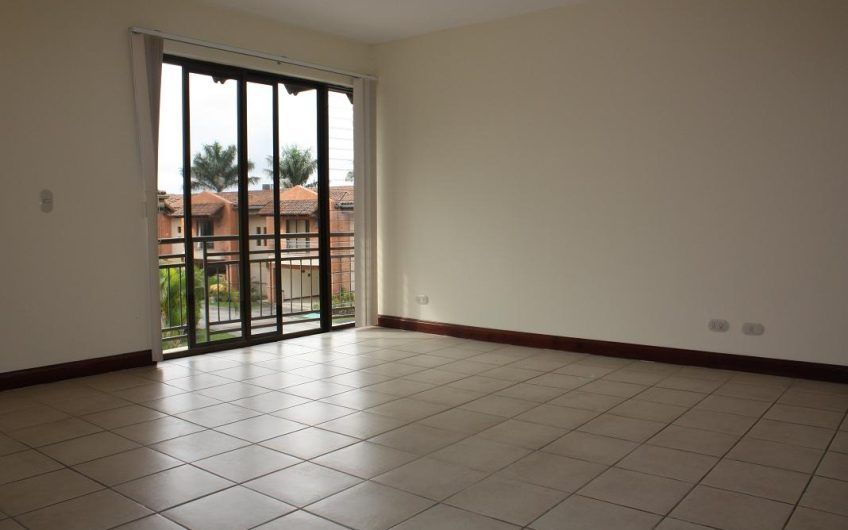 Condo de 445 m2 de 4 habit. en Trejos Montealegre x Avenida Escazú