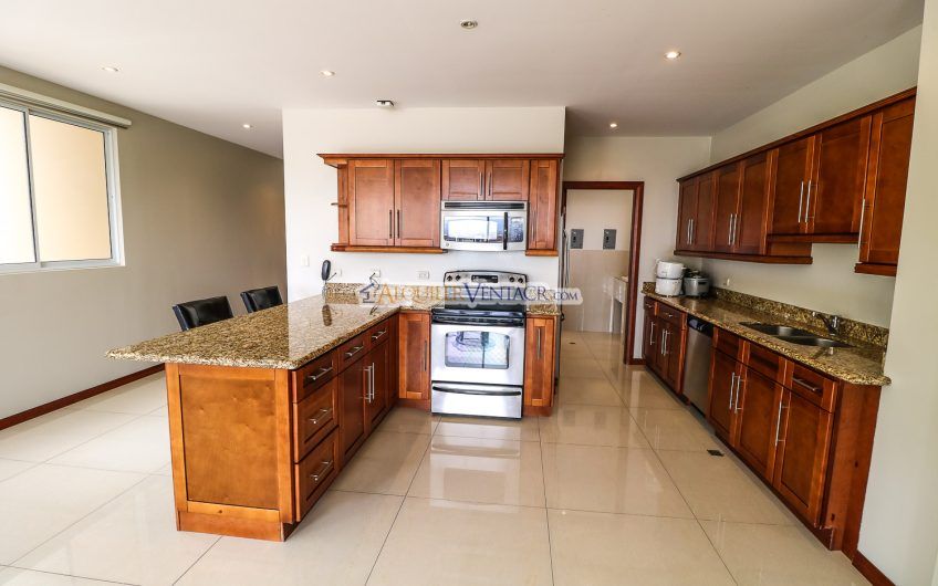 Lujoso apartamento amueblado con vista en San Rafael Escazú