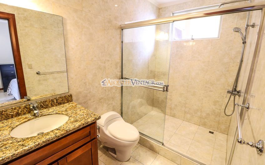 Lujoso apartamento amueblado con vista en San Rafael Escazú