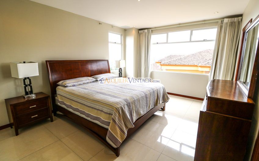 Lujoso apartamento amueblado con vista en San Rafael Escazú