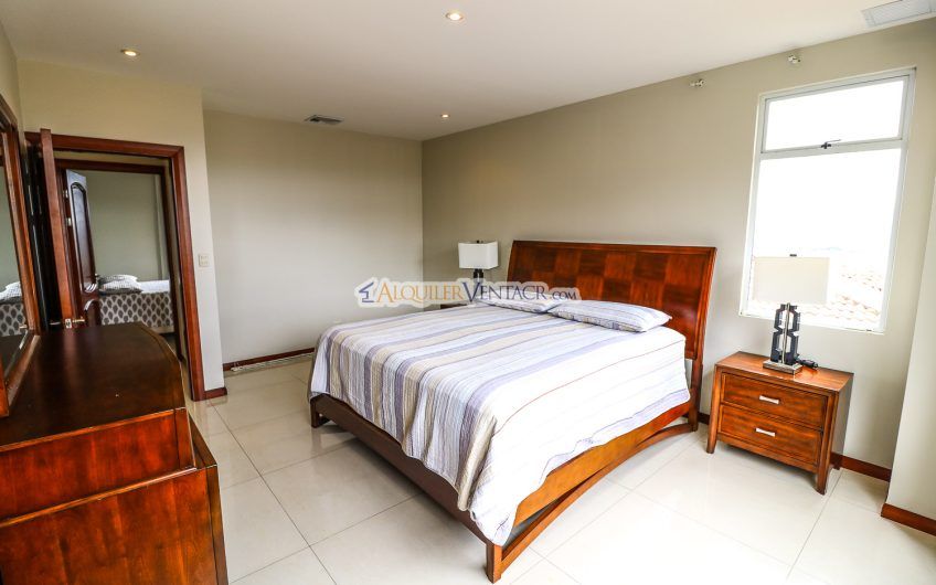 Lujoso apartamento amueblado con vista en San Rafael Escazú