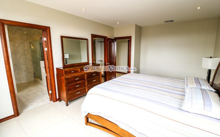 Lujoso apartamento amueblado con vista en San Rafael Escazú