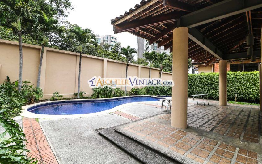 Condo de 445 m2 de 4 habit. en Trejos Montealegre x Avenida Escazú
