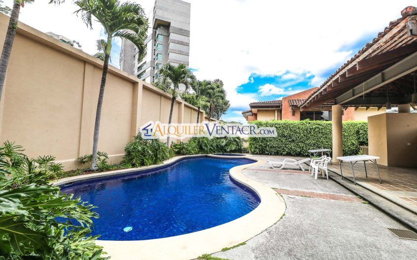 Condo de 445 m2 de 4 habit. en Trejos Montealegre x Avenida Escazú