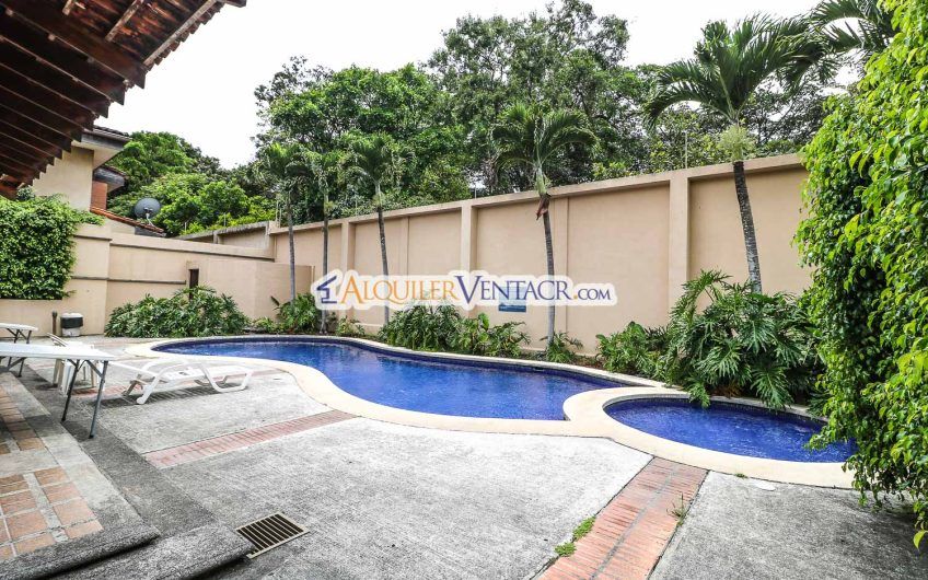Condo de 445 m2 de 4 habit. en Trejos Montealegre x Avenida Escazú