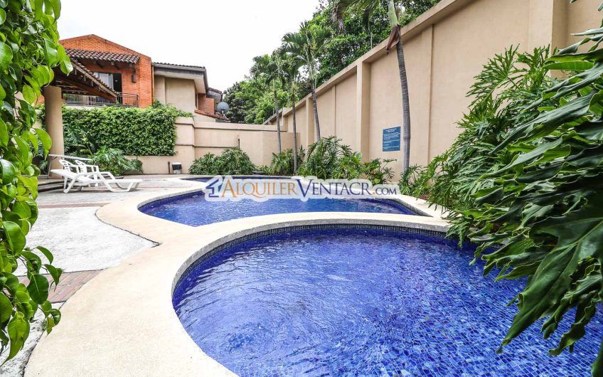 Condo de 445 m2 de 4 habit. en Trejos Montealegre x Avenida Escazú
