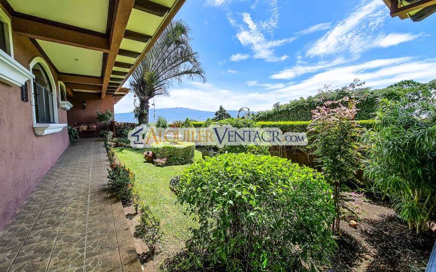 Condo de Un Nivel con jardín y vistas en Escazú x Distrito 4 Guachipelín